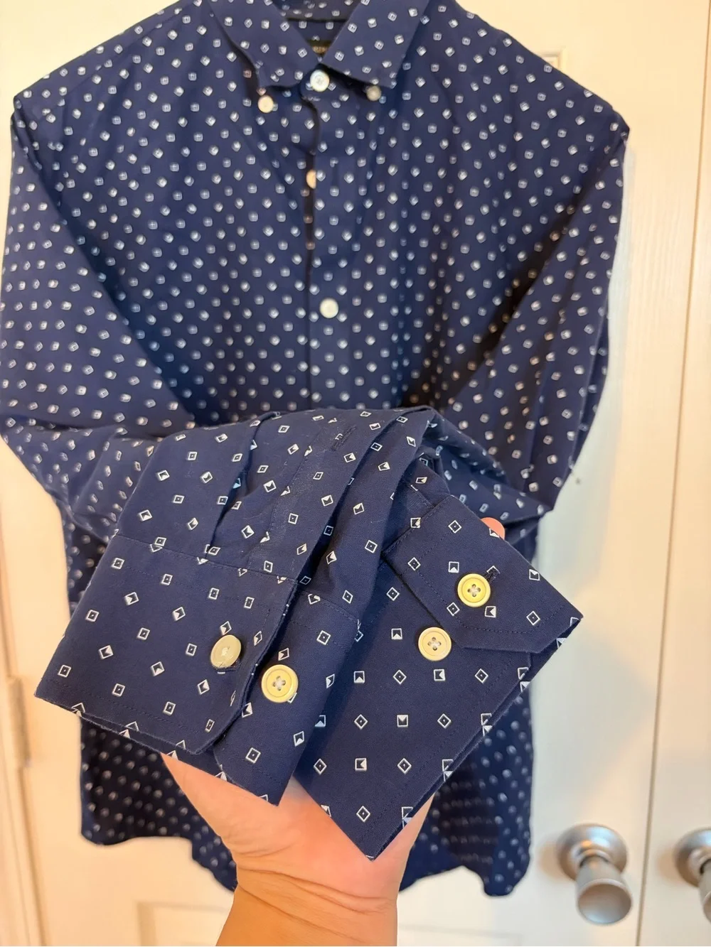 Banana Republic Non Iron Slim Fit Shirt Mens M Navy Blue Geometric Print